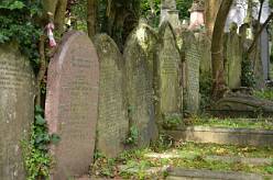 Highgate Cemetery East London (2)